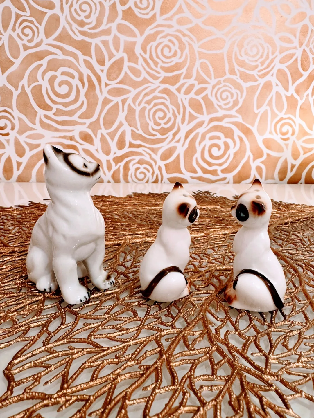 A Set of 3 Vintage Siamese Cat Figurines n Shakers, Chocolate image indicator(2)