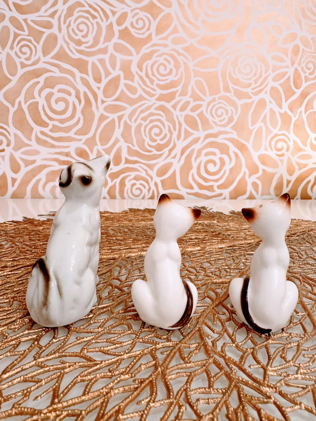 A Set of 3 Vintage Siamese Cat Figurines n Shakers, Chocolate image indicator(3)