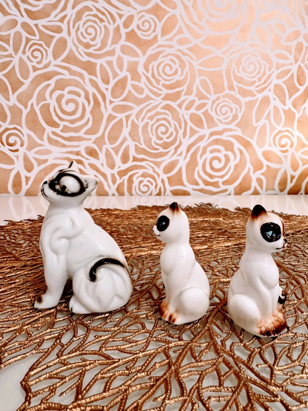 A Set of 3 Vintage Siamese Cat Figurines n Shakers, Chocolate image indicator(4)