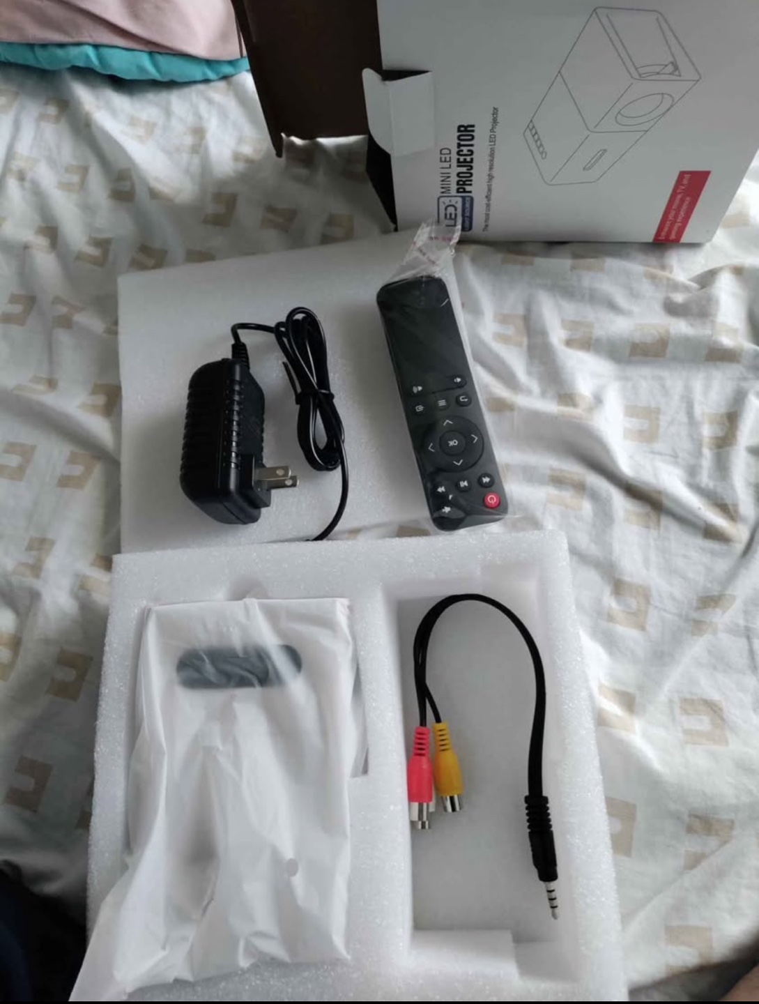 Mini LED Projector with Remote & Accessories - photo 4