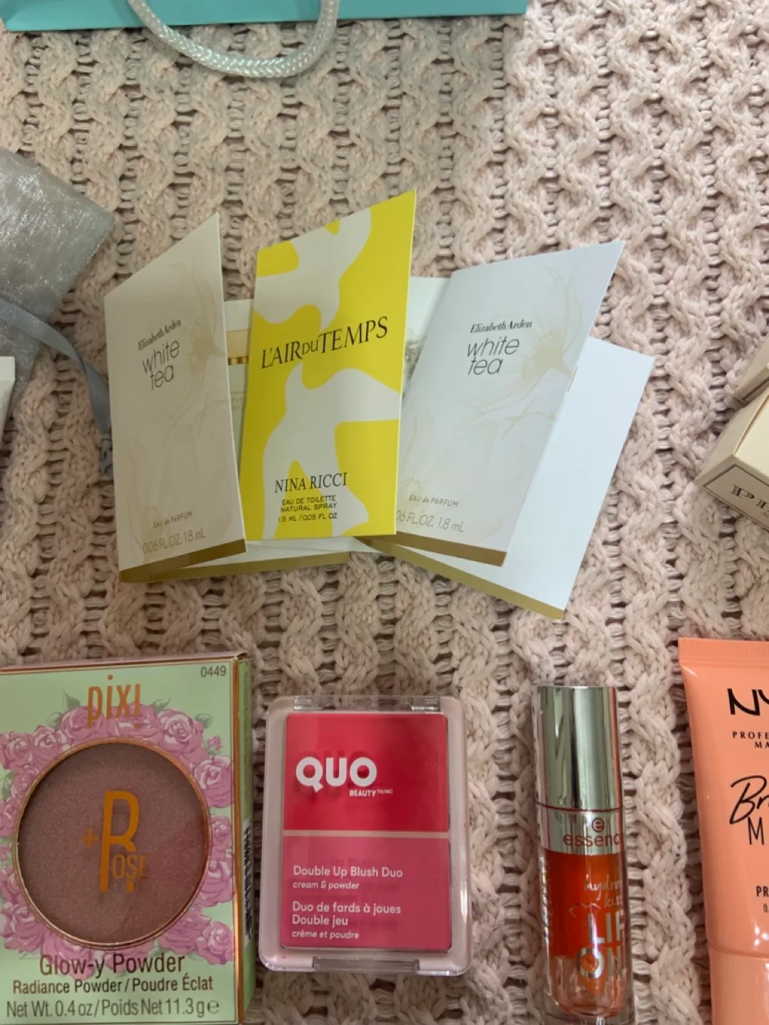 Beauty Boutique Bag - Makeup & Skincare Sample Set image indicator(5)