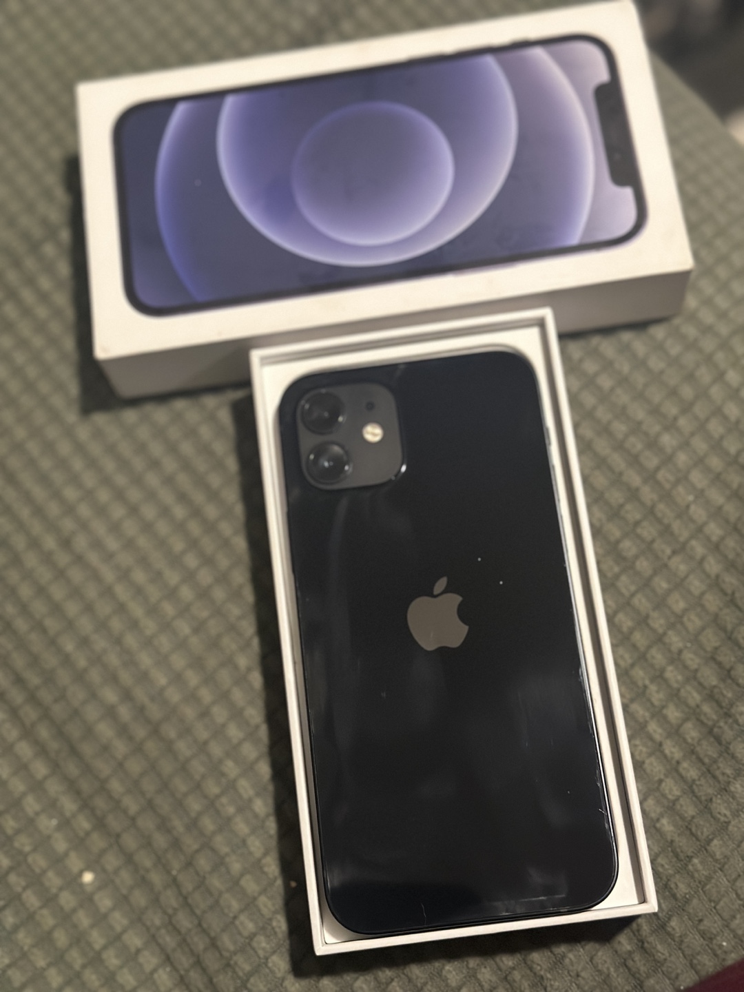 iPhone 12 - photo 2