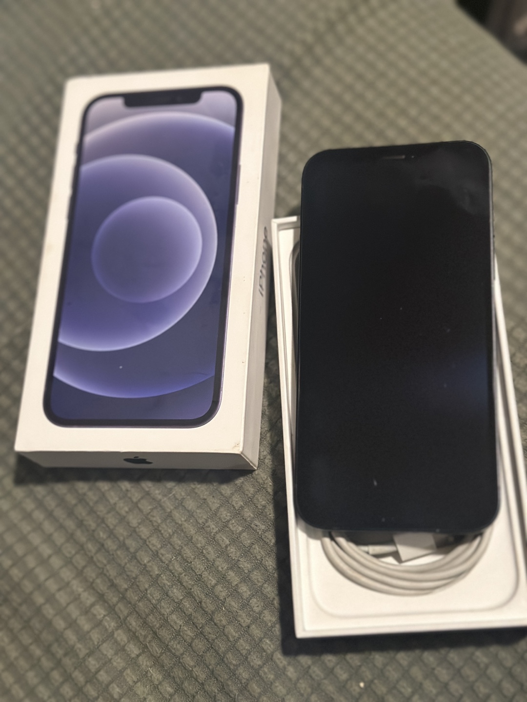 iPhone 12 - photo 3