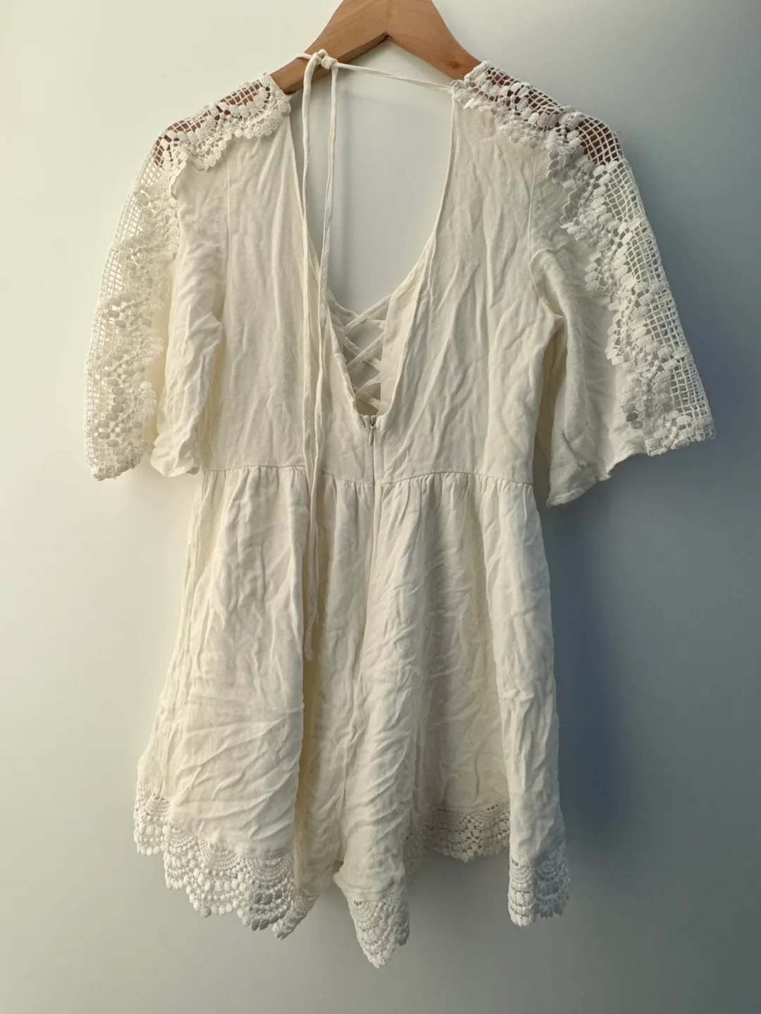 White lace romper size small 🧡 image indicator(2)