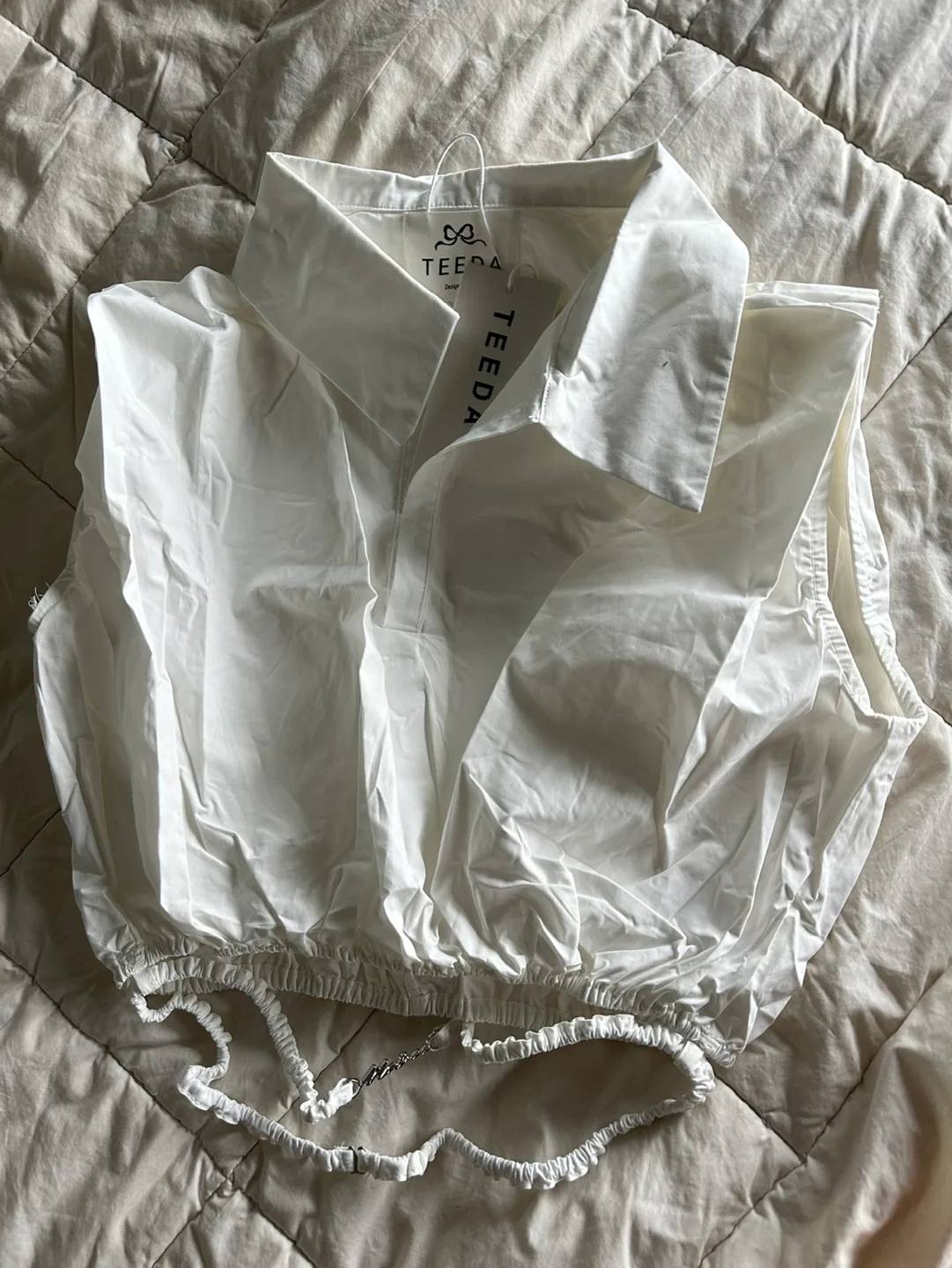 TEEDA White Collared Sleeveless Crop Top image indicator(3)