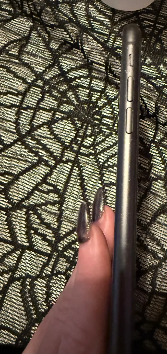 iPhone 11 black image indicator(4)