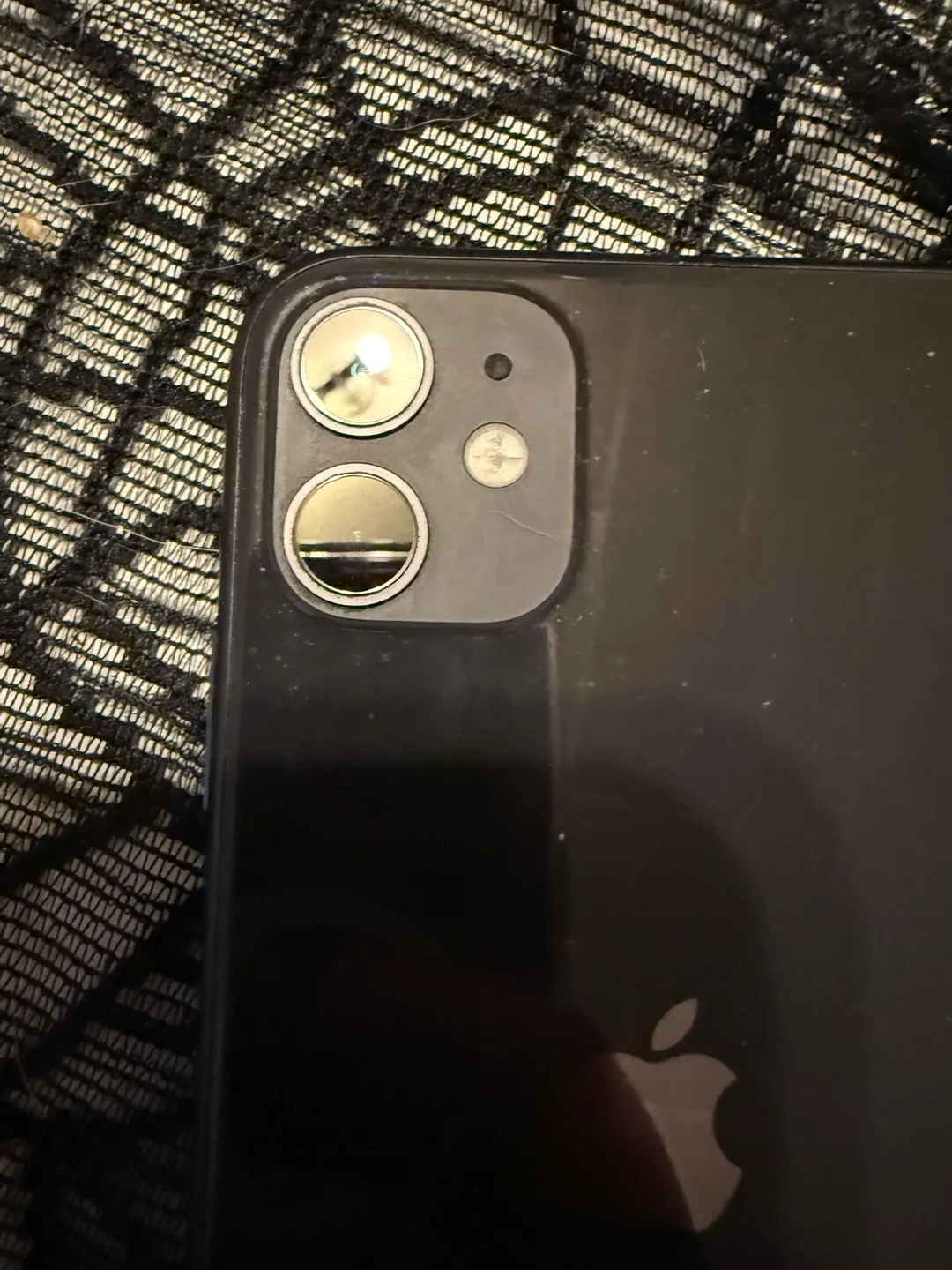 iPhone 11 black image indicator(5)