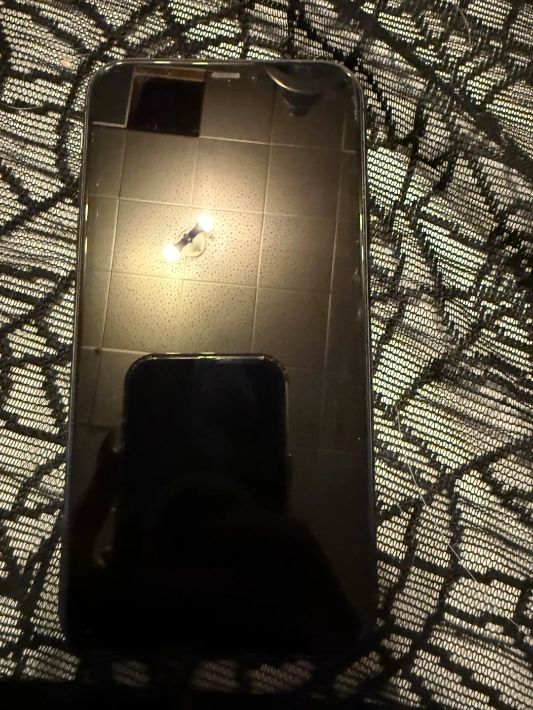 iPhone 11 black image indicator(8)