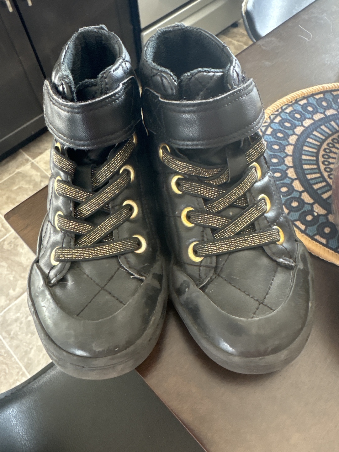 🧡Girls' Black Quilted High-Top Sneakers, Size 9