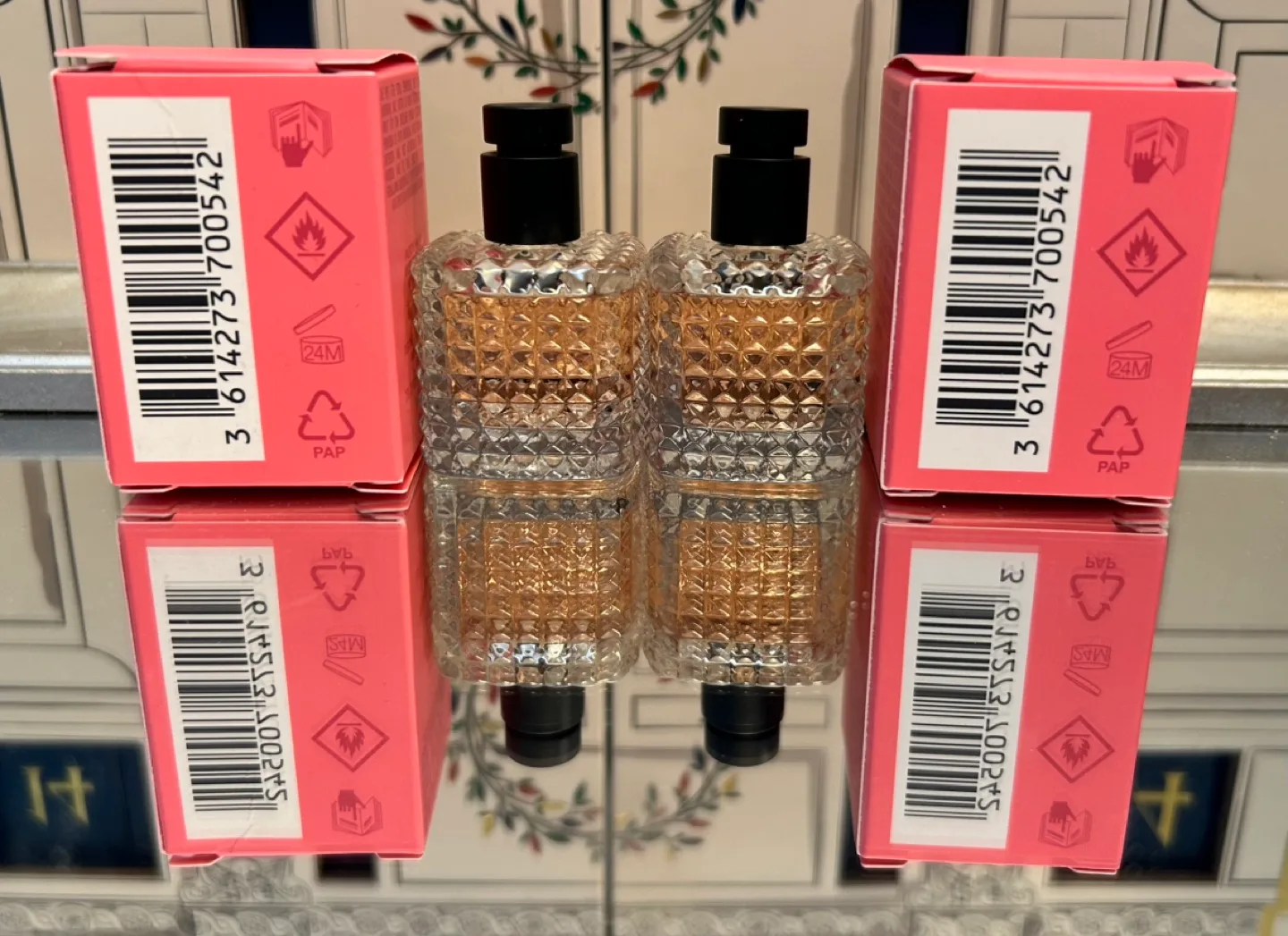 ✨✨Valentino Donna Born in Roma Eau de Parfum Travel Spray Duo image indicator(2)