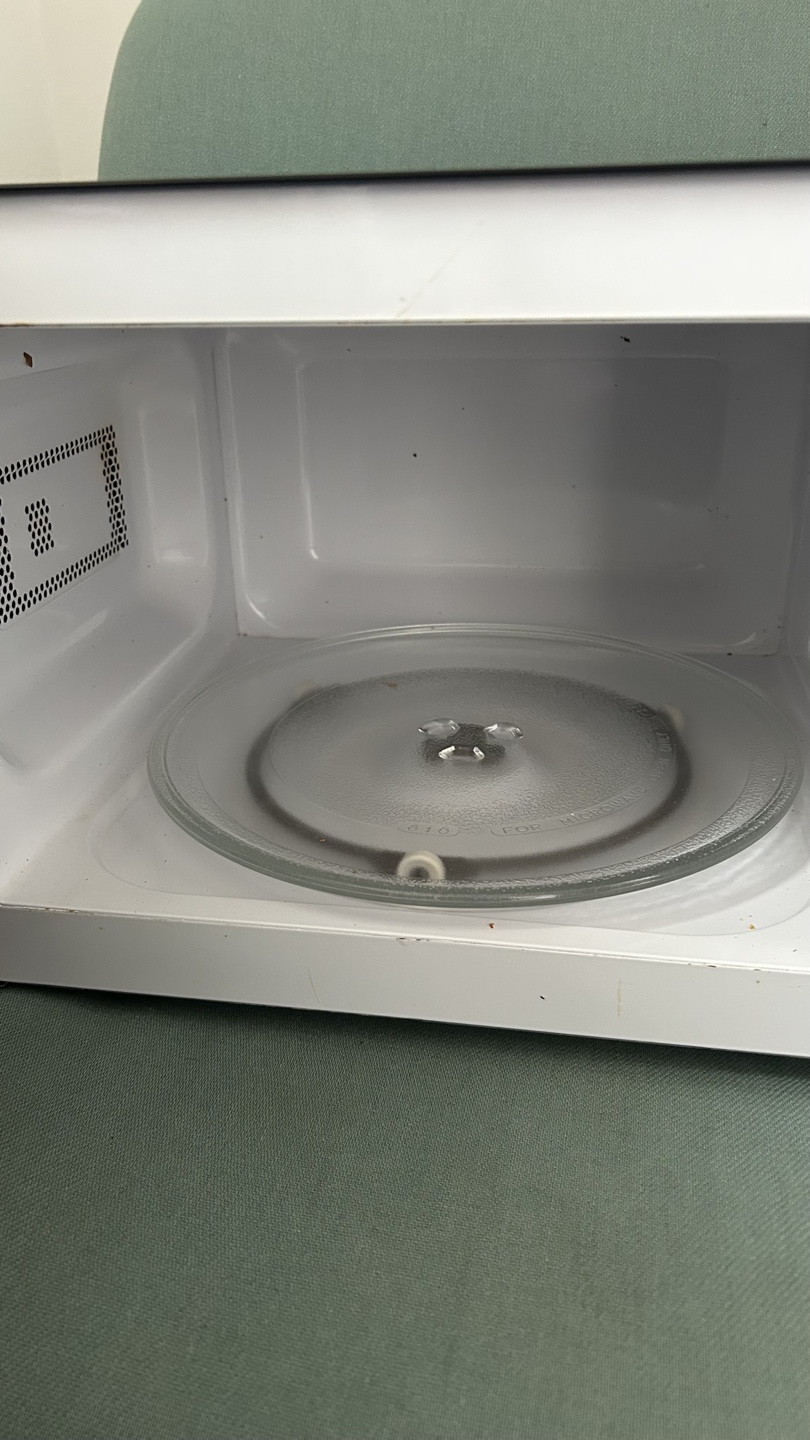 Hamilton Beach 0.7 cu. ft. Microwave - photo 3