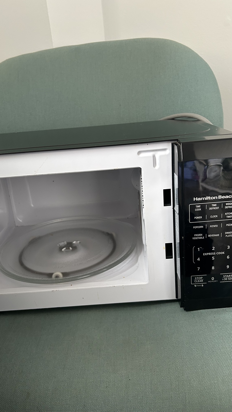 Hamilton Beach 0.7 cu. ft. Microwave - photo 2
