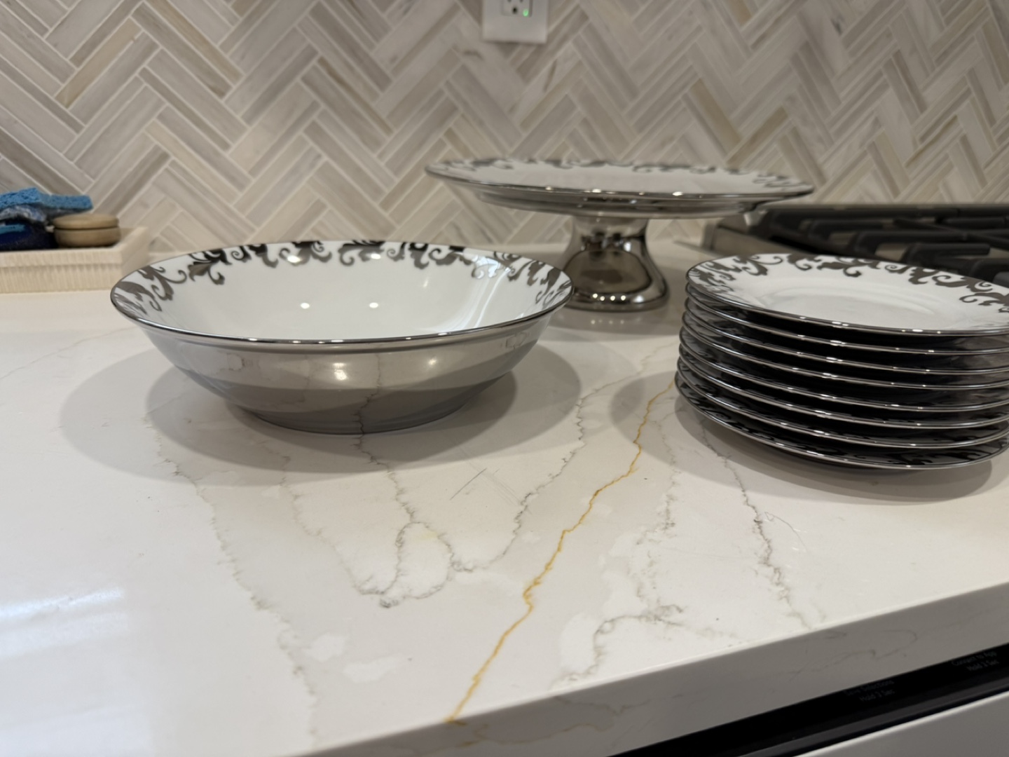 Elegant Silver and White Porcelain Serving Set - photo 2