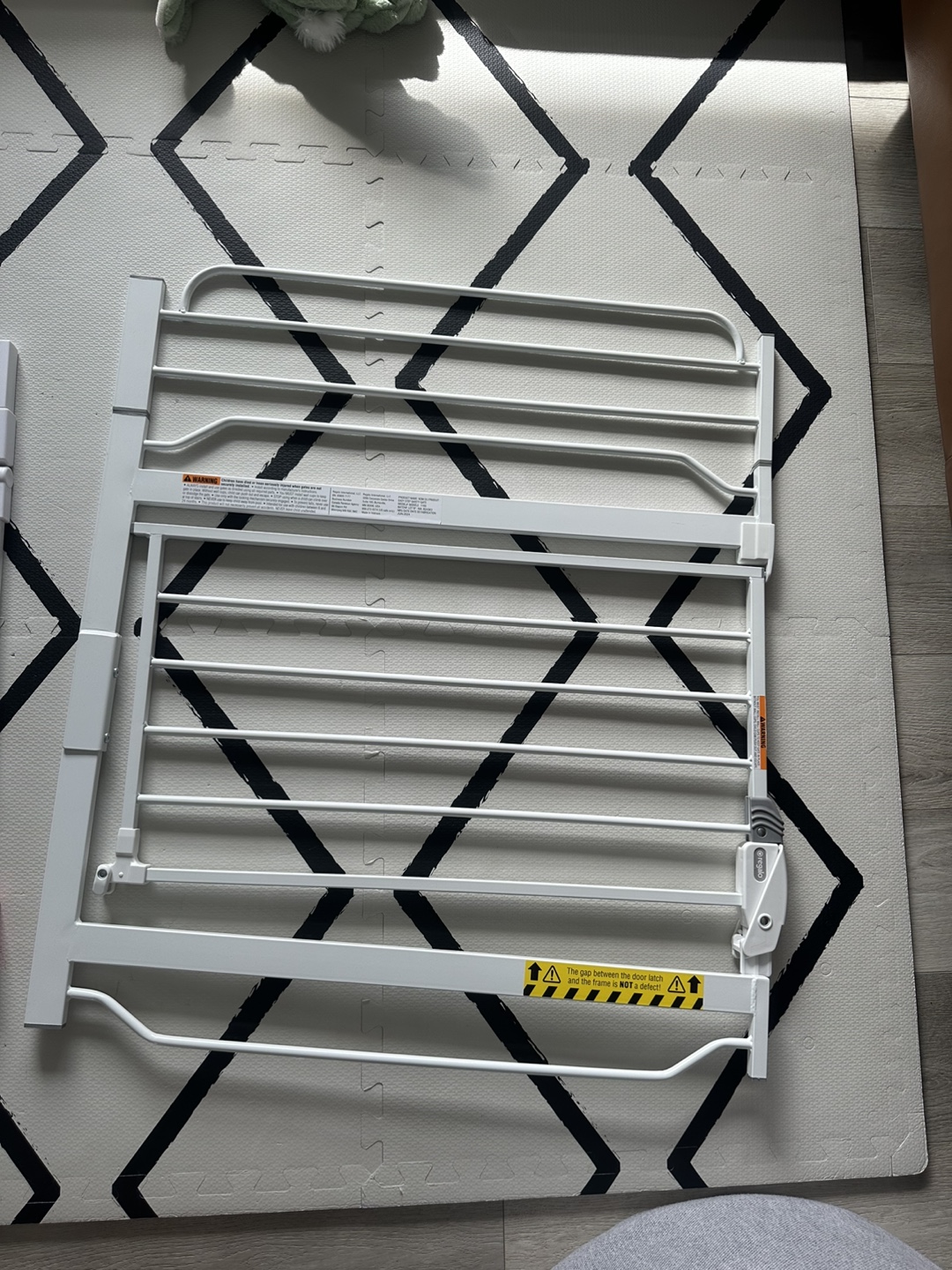 Used - Regalo Easy Step 38.5-Inch Extra Wide Baby Gate - White - photo 2