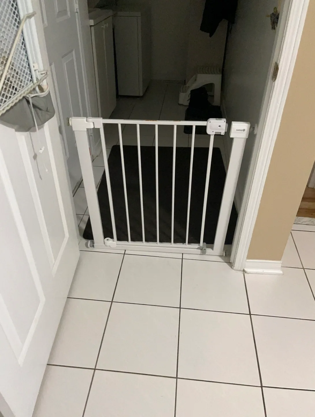 Safety 1st Easy Close Pressure-Mount Baby Gate image indicator(3)