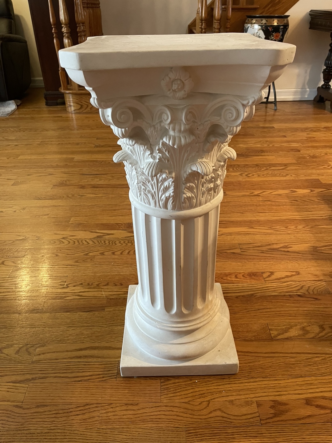 White Column Pedestal Stand