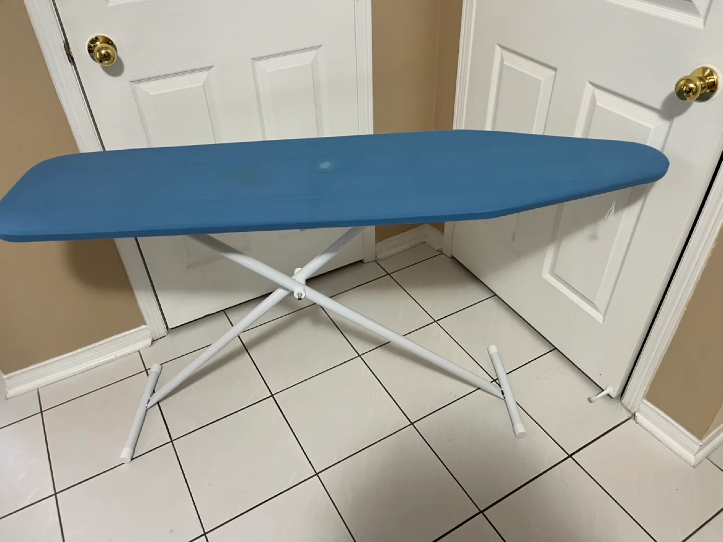 Ironing Board with Blue Pad image indicator(4)