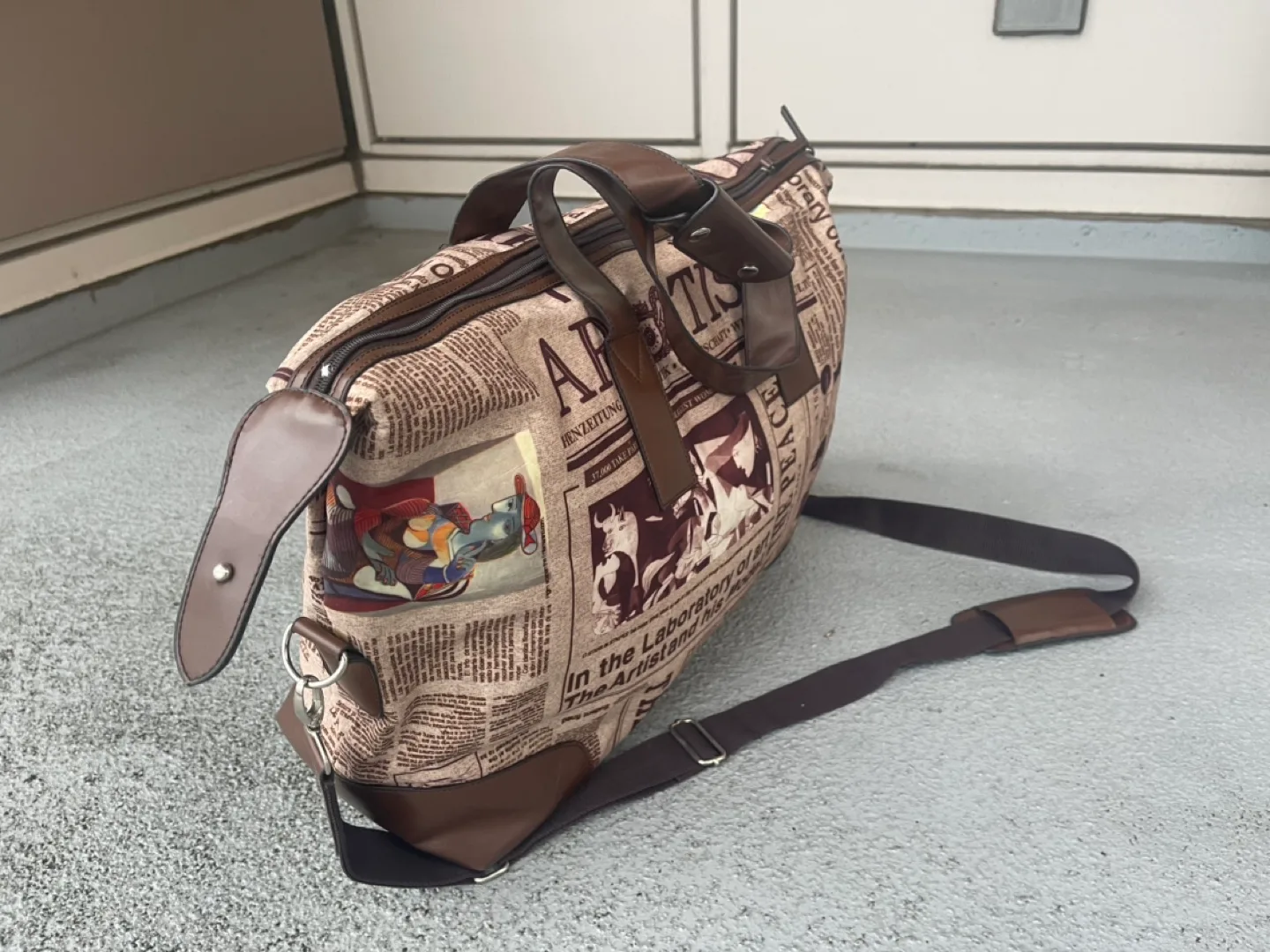 Vintage Newspaper Print Travel Bag image indicator(4)