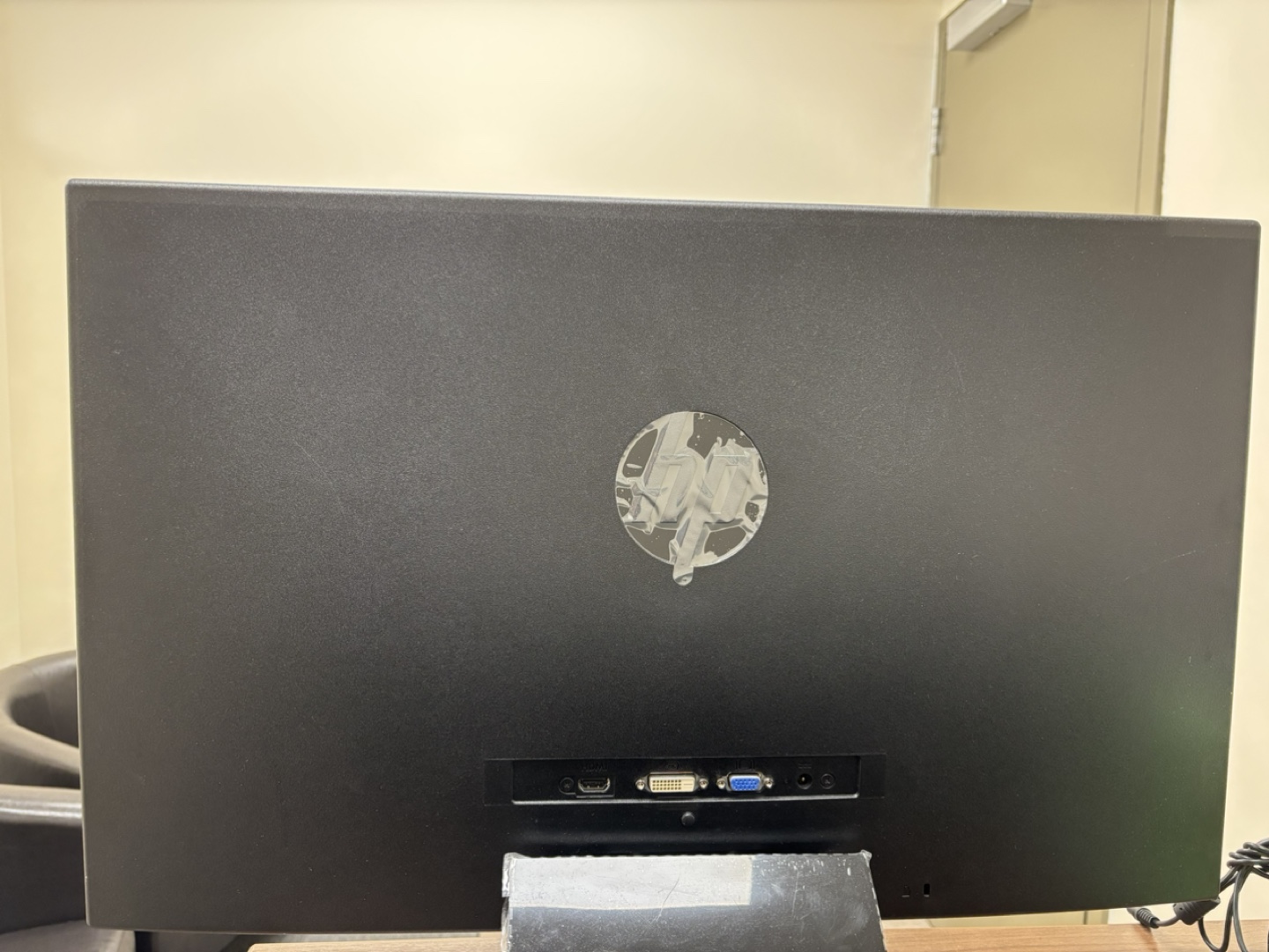 HP 27-inch LED Monitor - photo 2