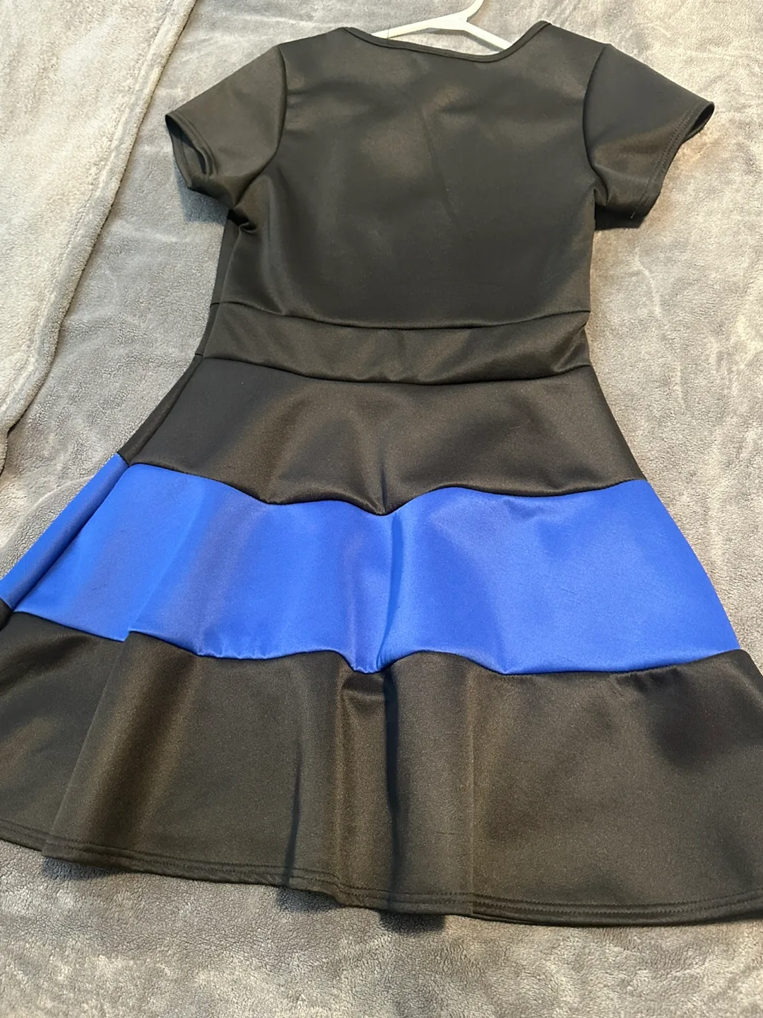 Girls’ dress, worn once! image indicator(3)