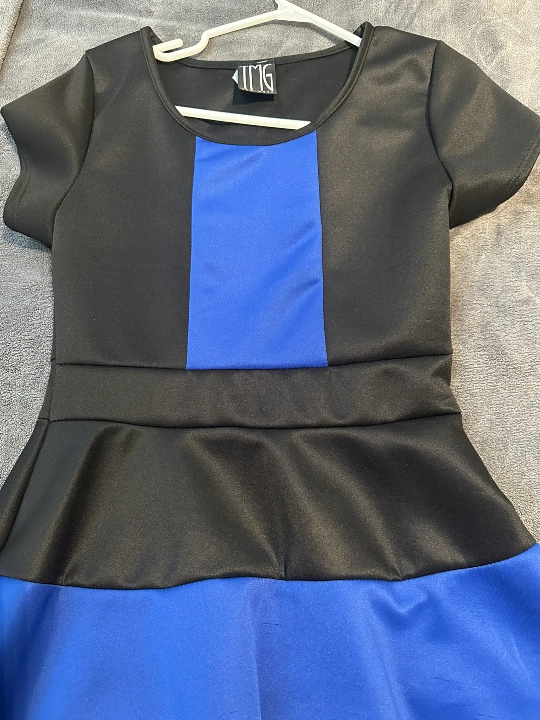 Girls’ dress, worn once! image indicator(2)
