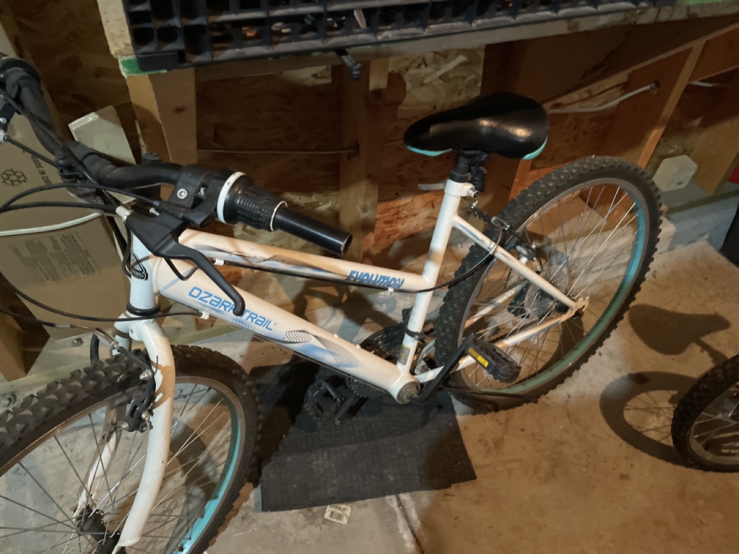 Ozark Trail Women's Mountain Bike - photo 2