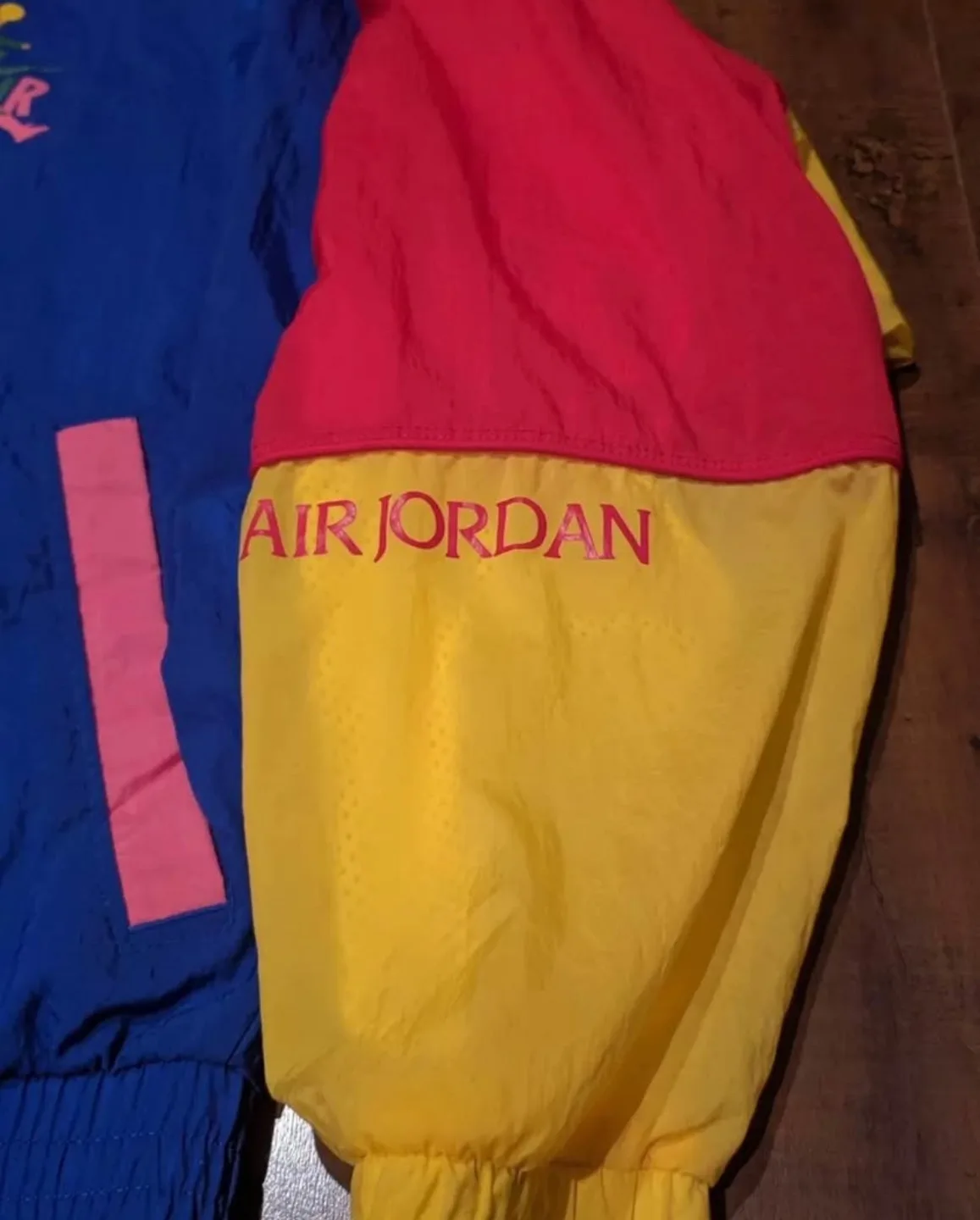 Nike Air Windbreaker image indicator(2)