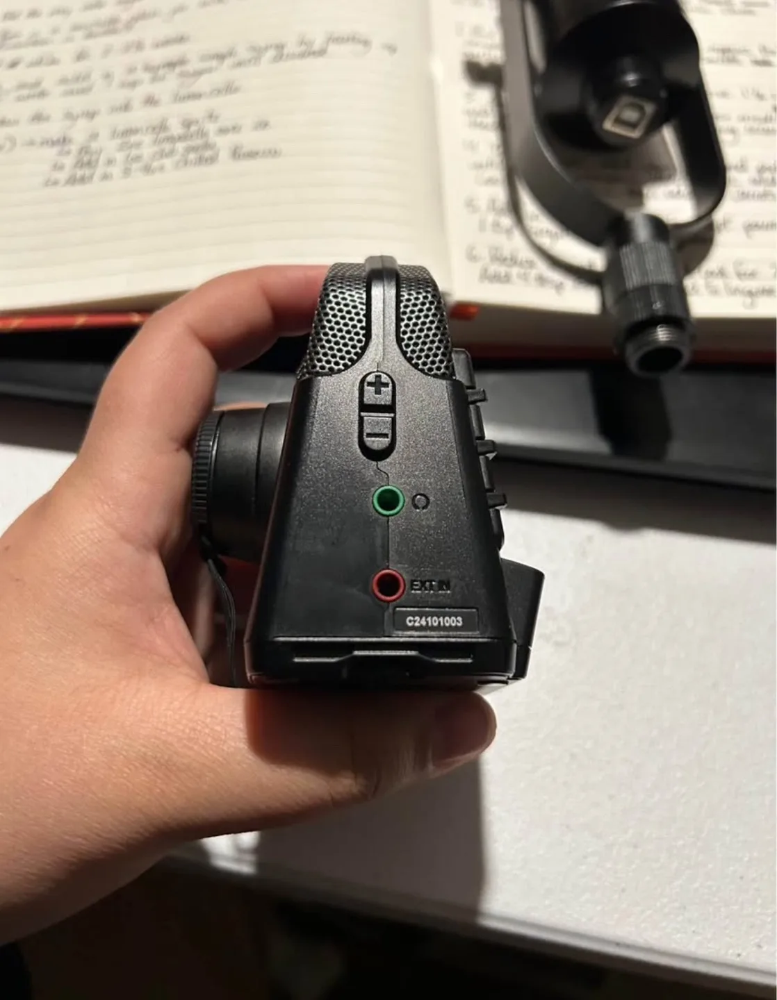 Q2N-4K ZOOM Professional Camera - music, podcasts, comedy, etc. image indicator(5)