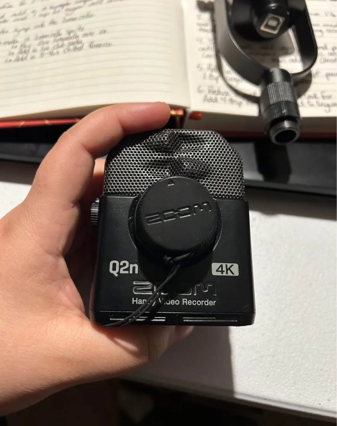 Q2N-4K ZOOM Professional Camera - music, podcasts, comedy, etc. image indicator(3)