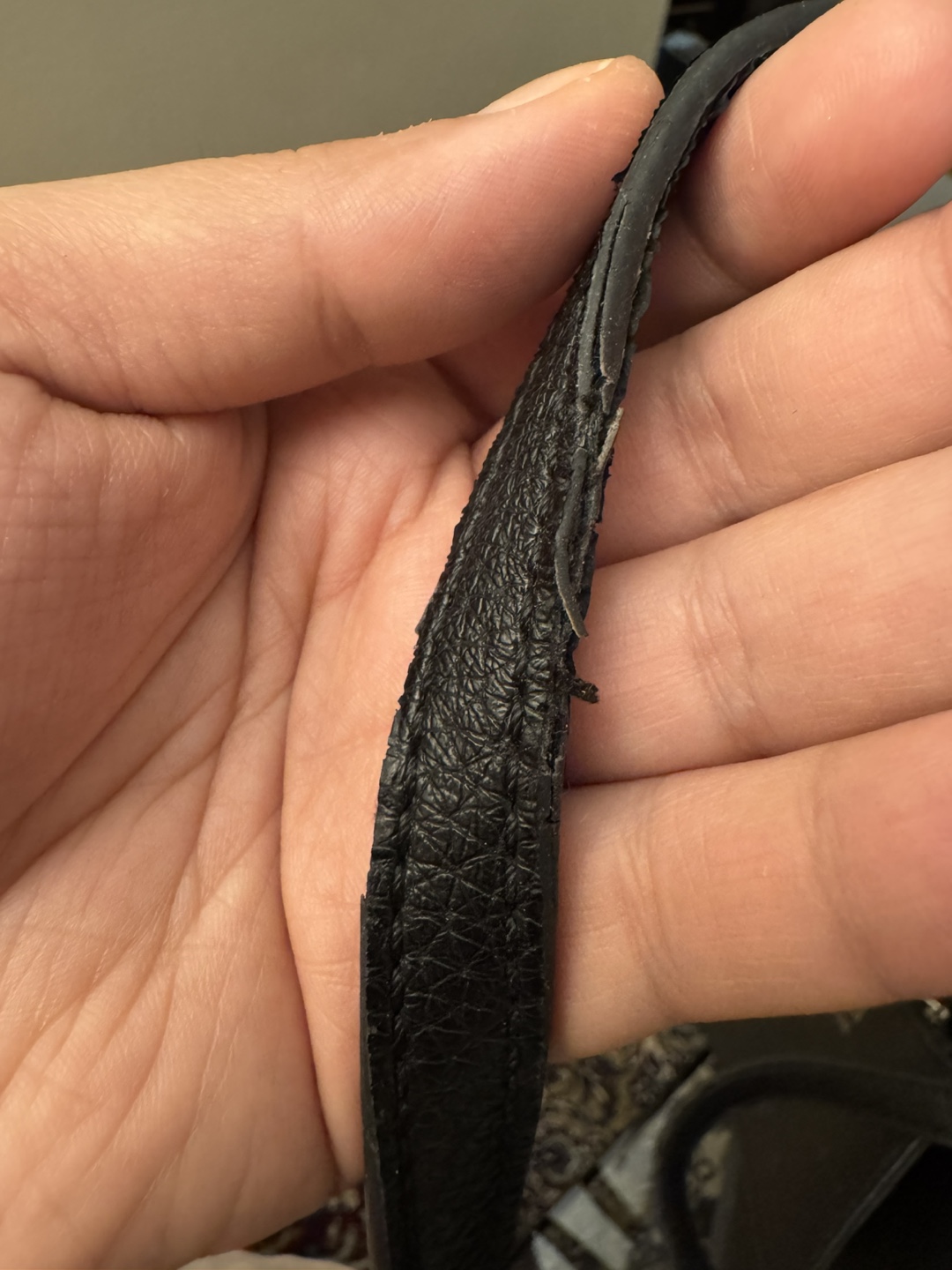 Guess Black Tote Bag with Minor Handle Damage - photo 4