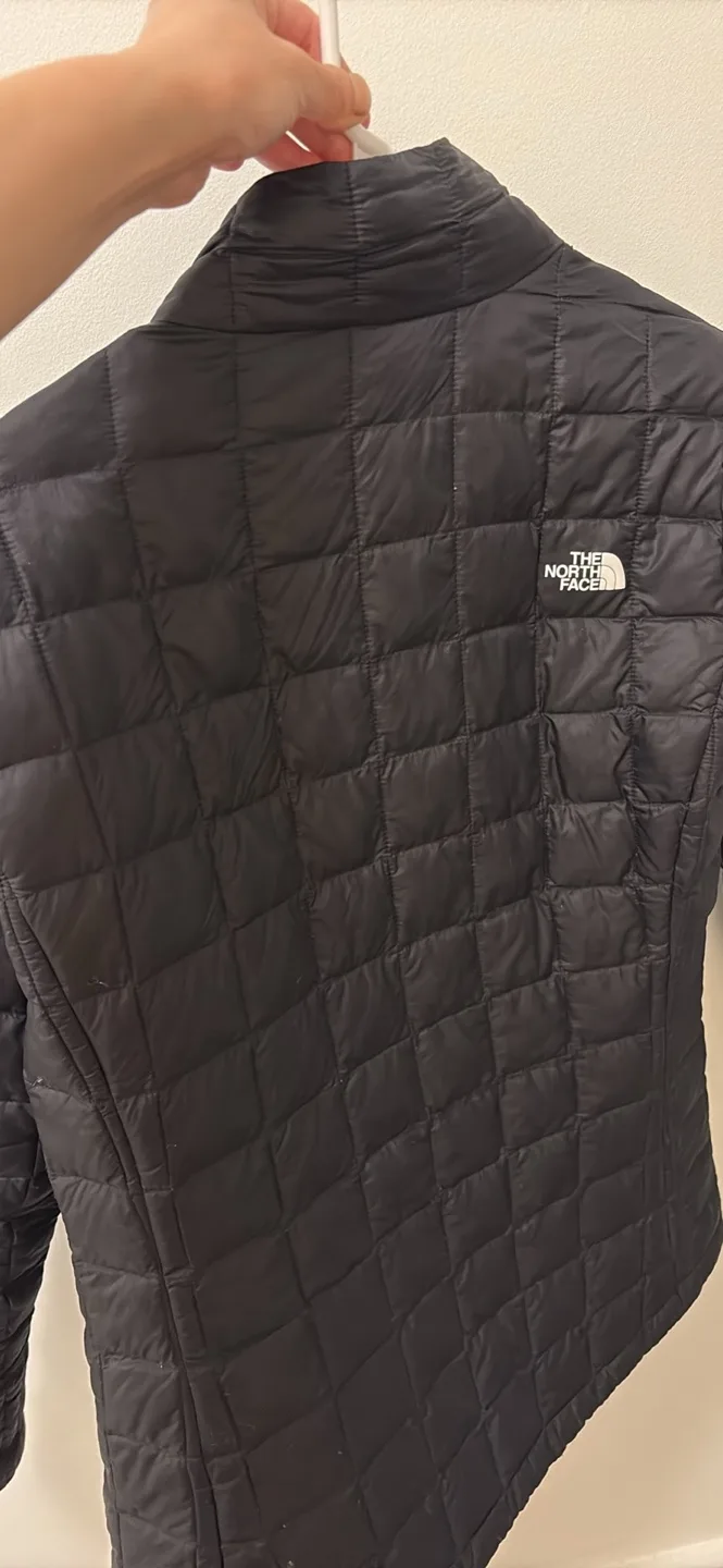 The North Face Women's Size Medium Black Quilted Jacket image indicator(2)