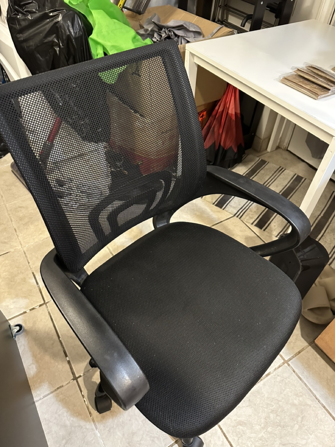 Black Mesh Office Chair - photo 2