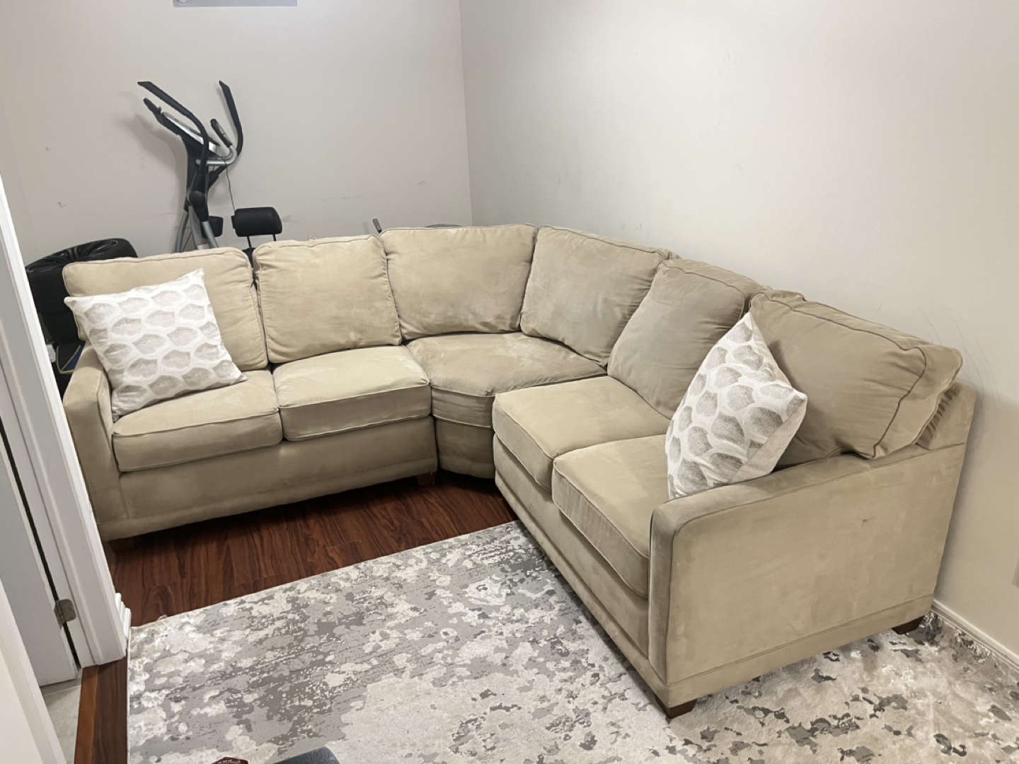 GENUINE LA-Z-BOY SECTIONAL ***DELIVERY AVAILABLE*** - photo 2