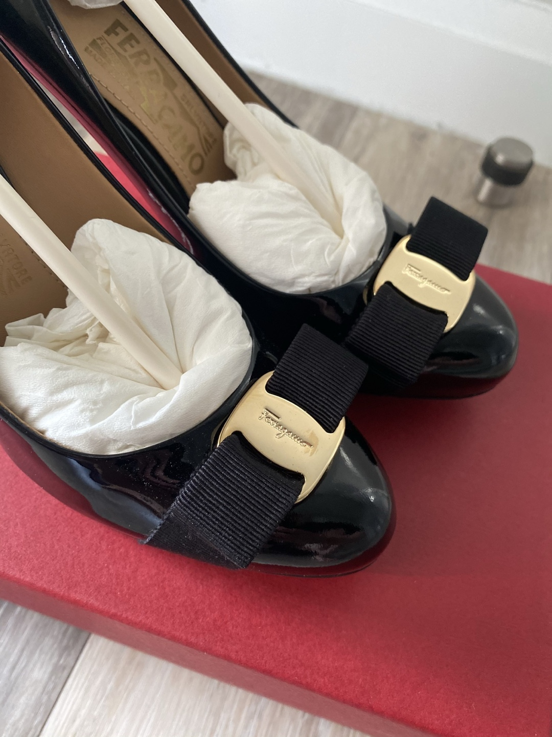 Salvatore Ferragamo Black Patent Leather Pumps Size 6.5 - photo 3