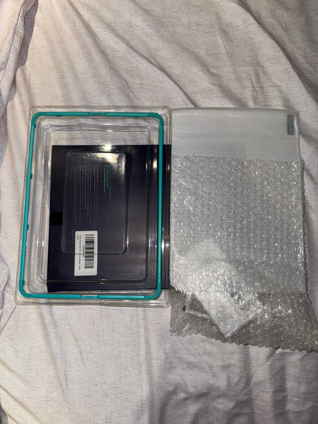 ESR iPad Air 5th Gen Tempered-Glass Screen Protector image indicator(2)