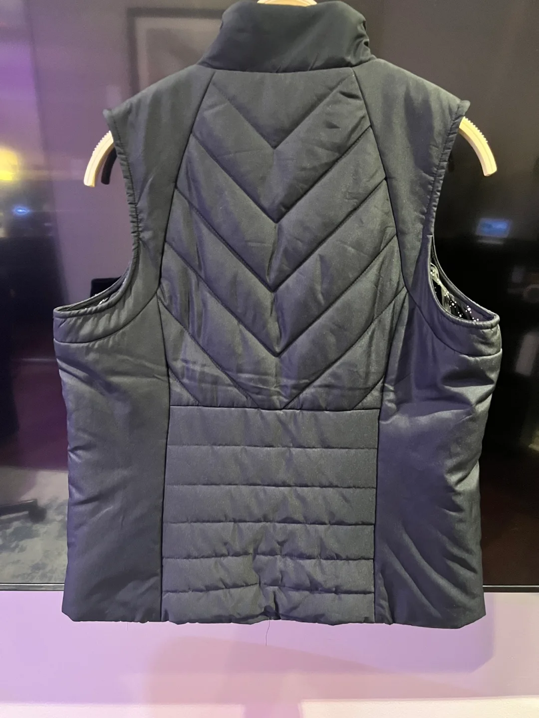 Women's Black Quilted Vest - Size Medium image indicator(4)