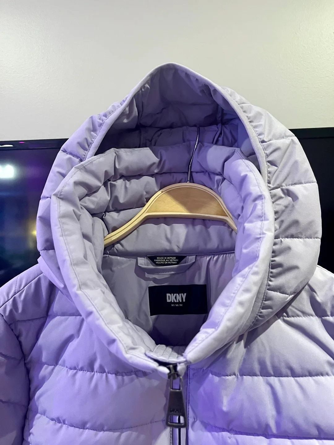 DKNY ladies Lavender Puffer Jacket - Size M image indicator(3)