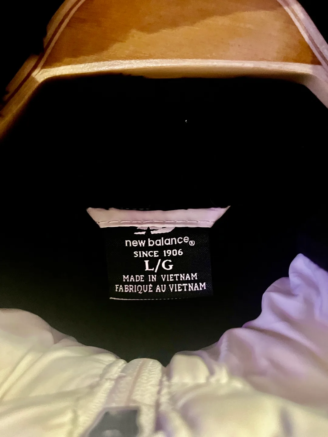 Ladies ❤️New Balance White Puffer Jacket with Hood image indicator(8)