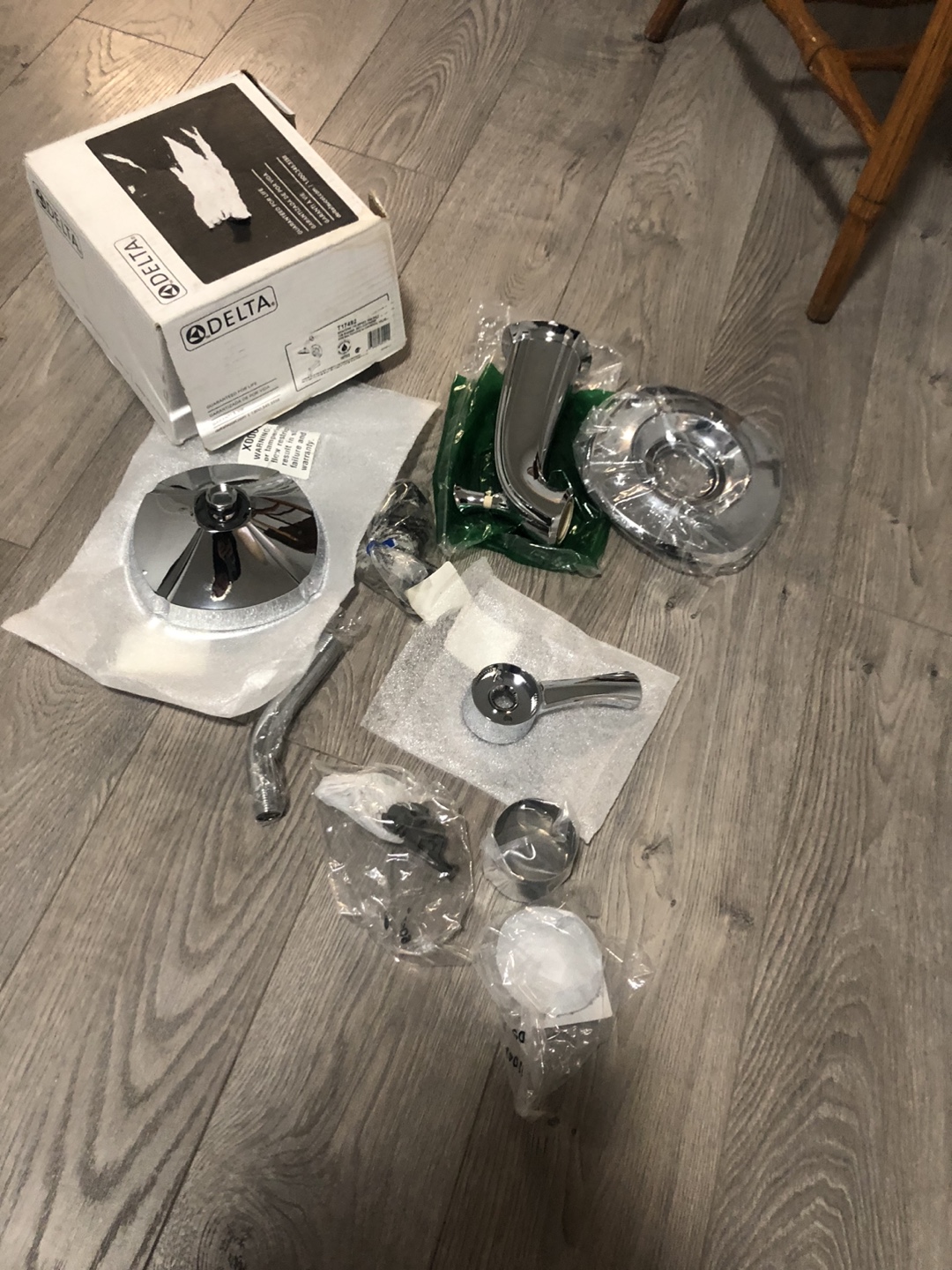 🧡Delta Shower Faucet Fixture Kit - New in Box - photo 2