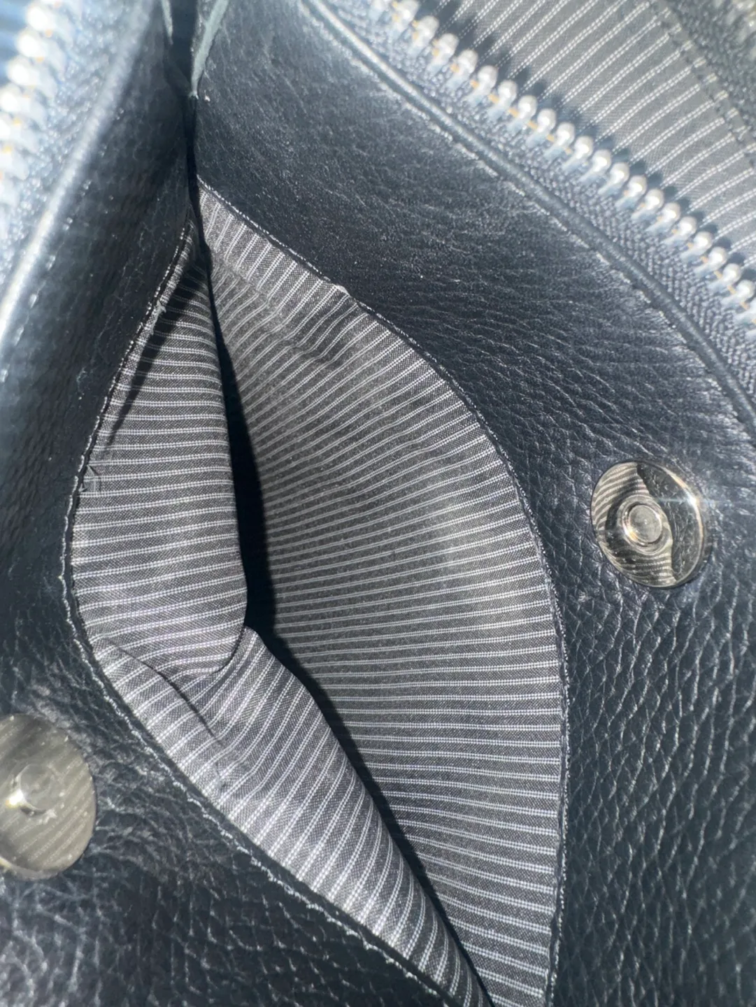 Black Leather Crossbody Bag image indicator(4)