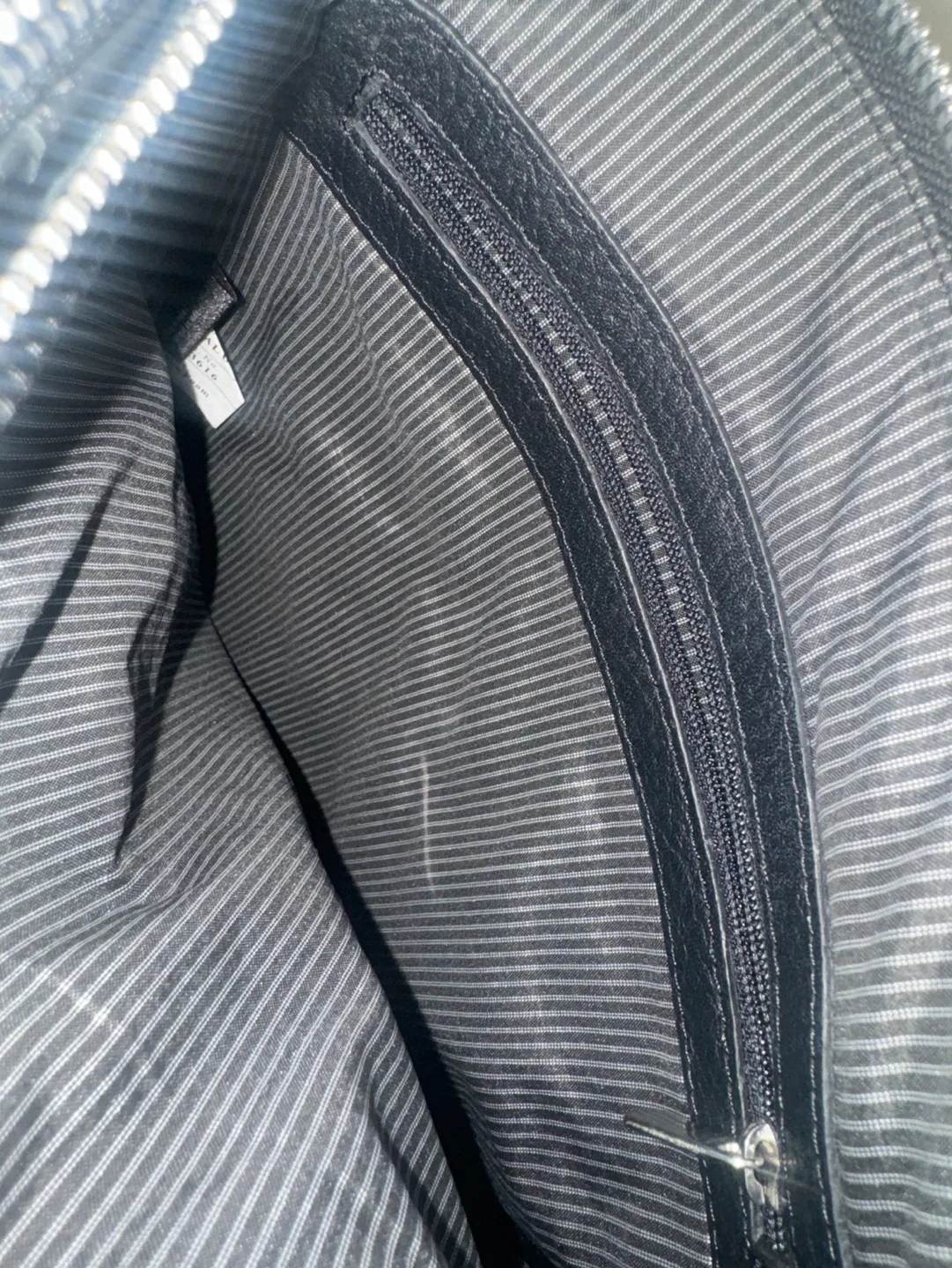 Black Leather Crossbody Bag image indicator(5)