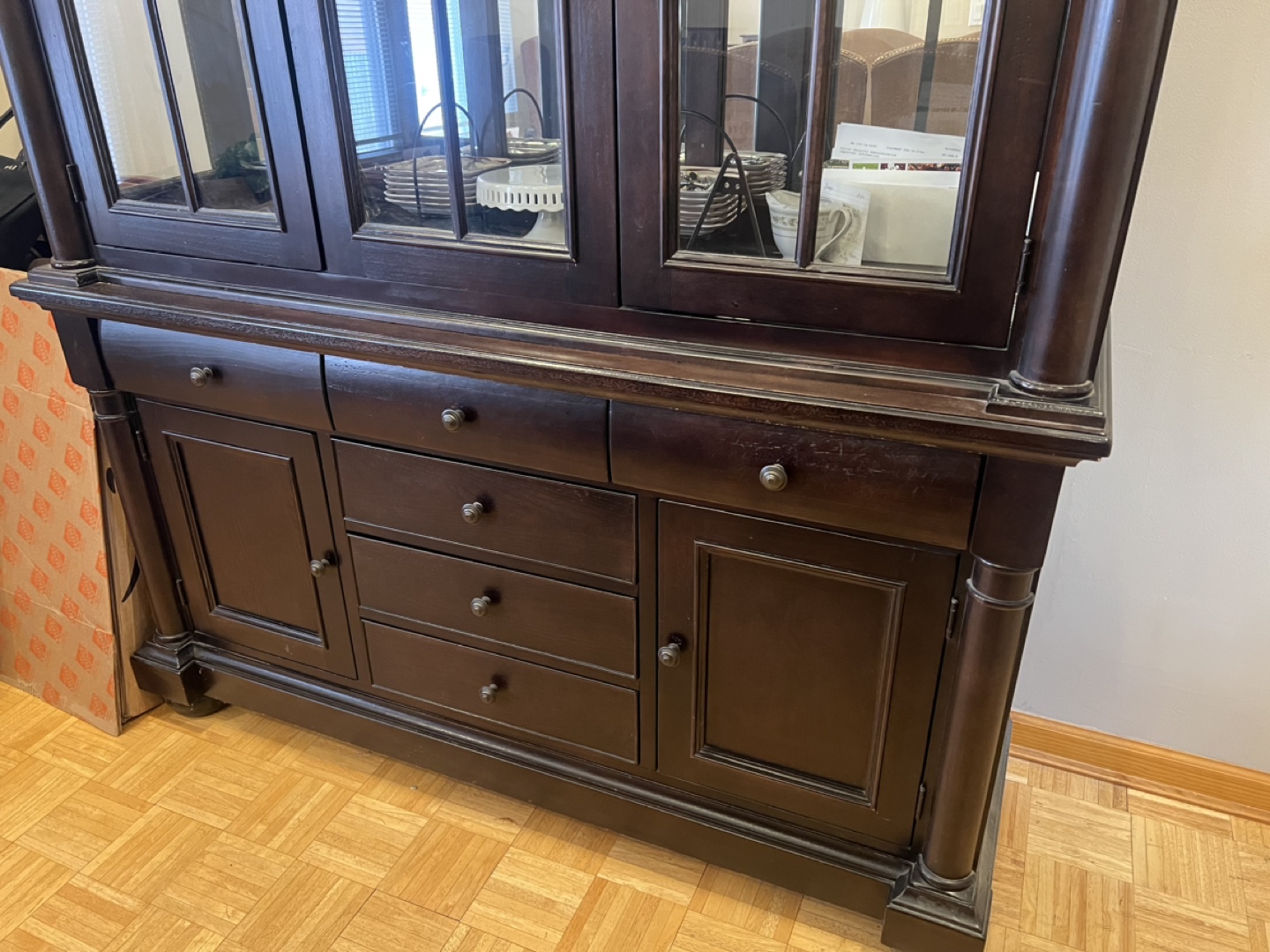 China cabinet - photo 3