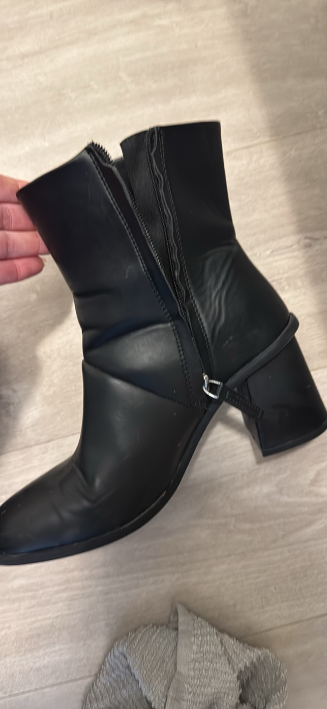 Black Leather Block Heel Ankle Boots - photo 5