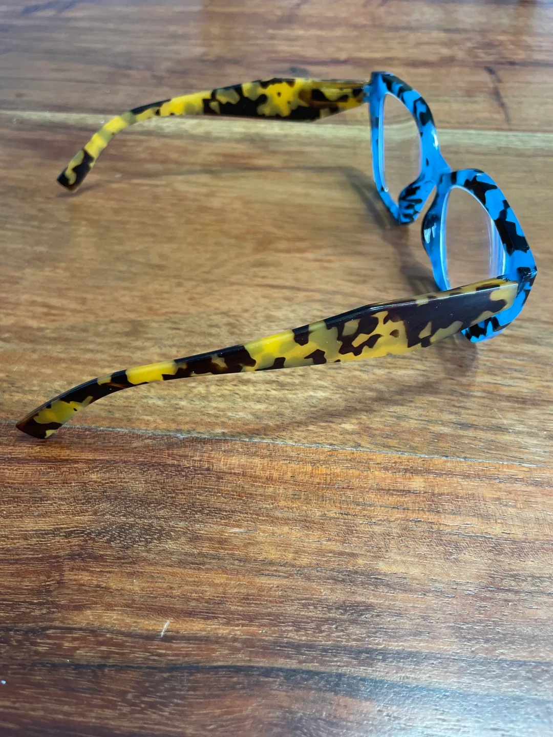 Blue and Tortoise Shell Reading Glasses image indicator(3)