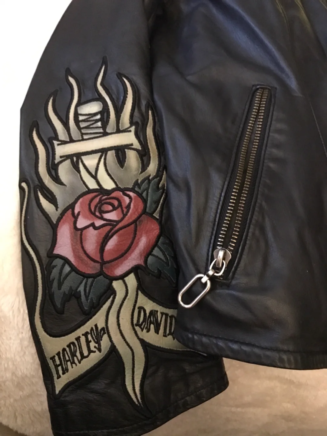 Vintage 04’ Harley Davidson Women’s Leather Jacket 🍀 image indicator(2)