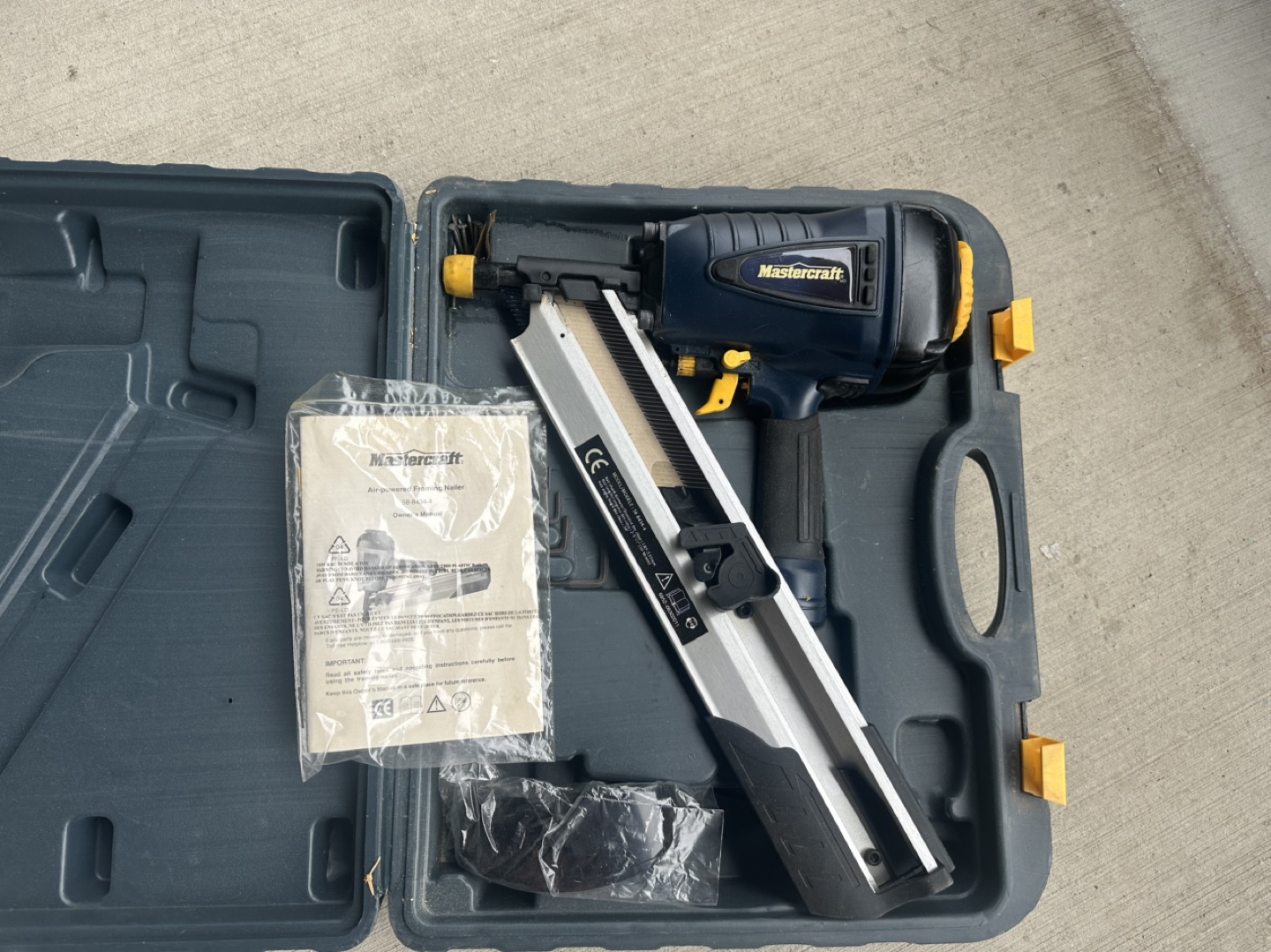 Mastercraft Pneumatic Brad Nailer