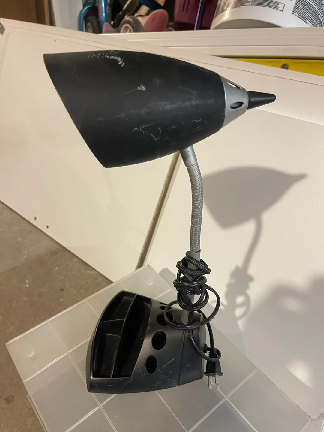 Black Desk Lamp with Organizer image indicator(2)