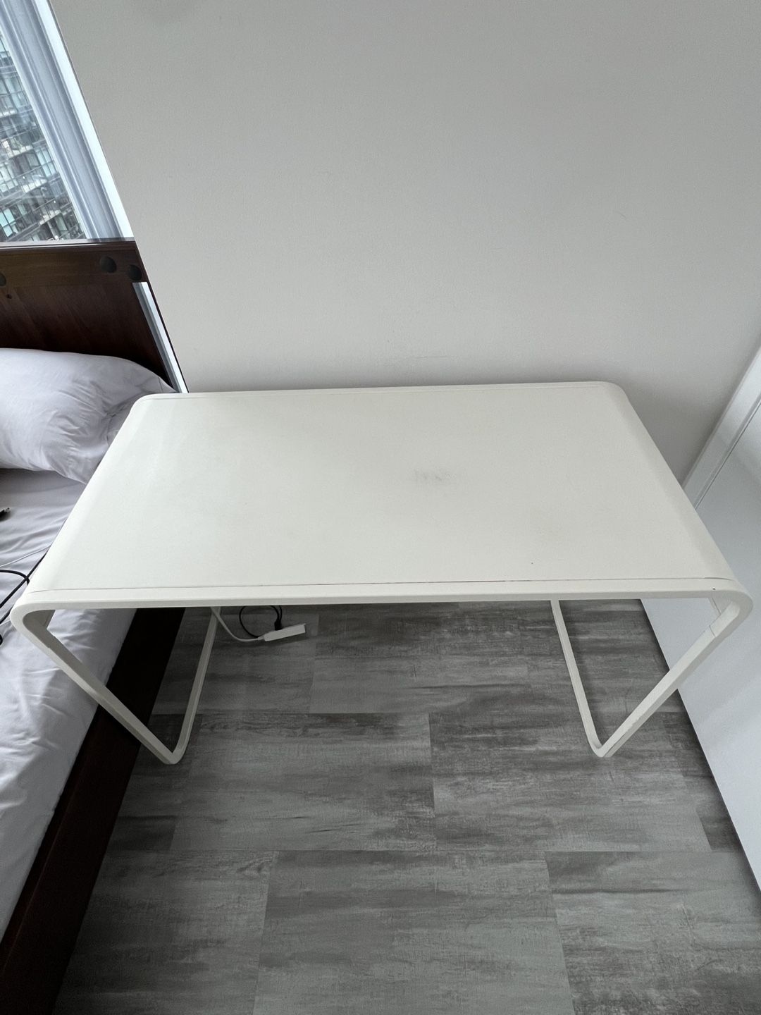 White Desk - Minimalist Design - photo 2