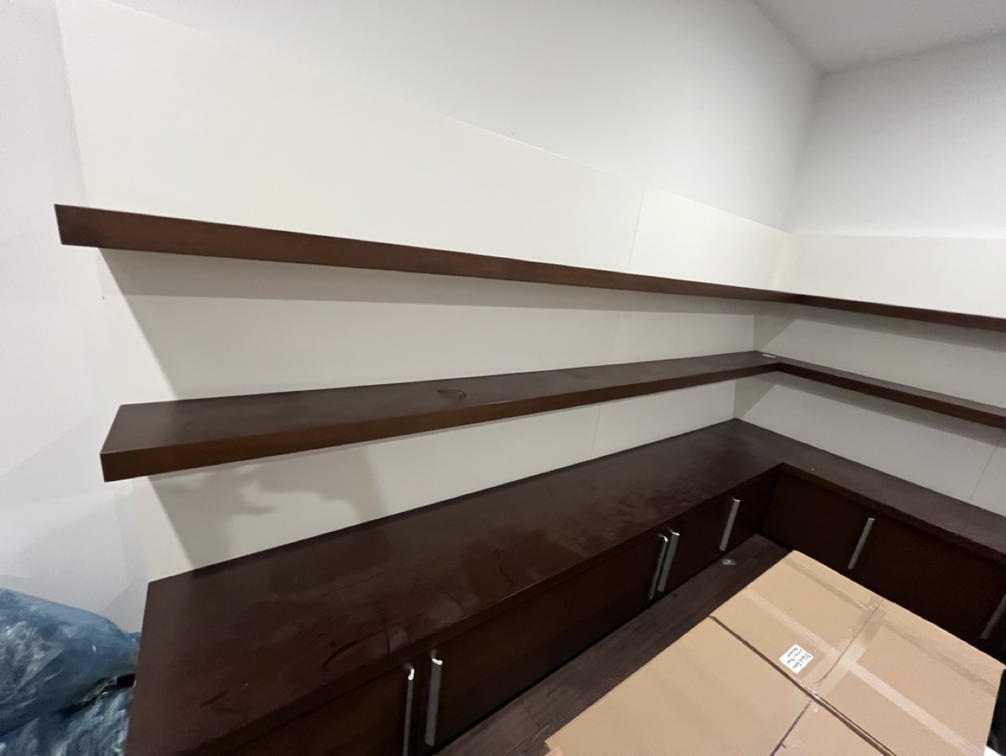 Corner Shelving Unit with Cabinets - photo 3