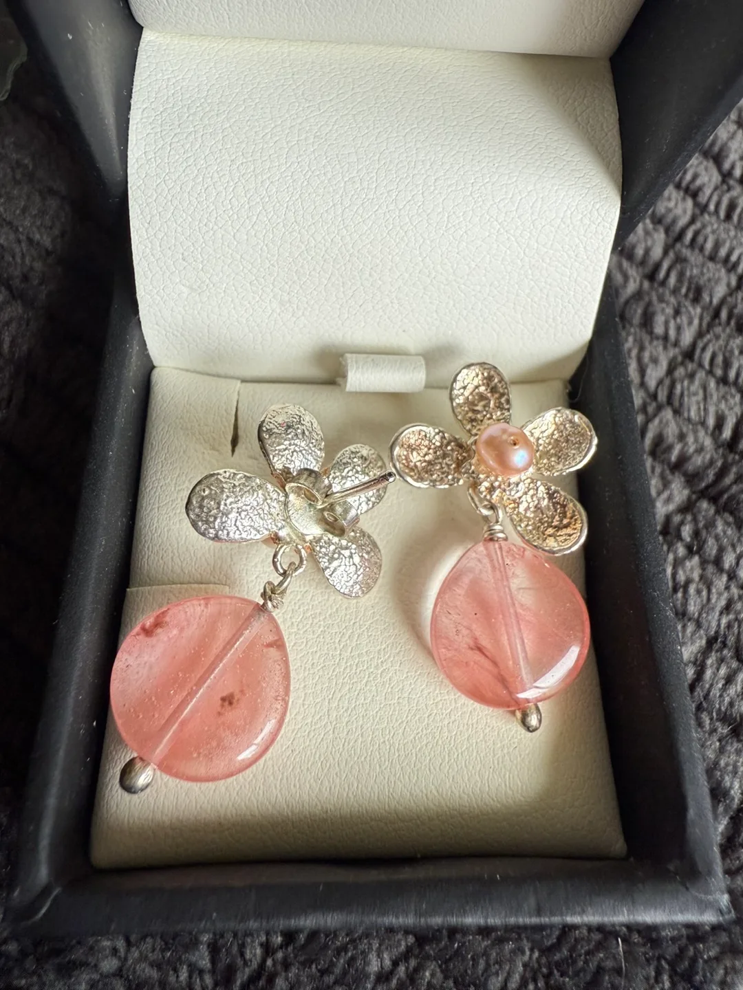 Silver Flower-Shaped Earrings with Rose Quartz and Pearl image indicator(2)